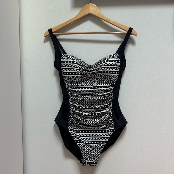 La Blanca Ruched One Piece Black and White Size 8 - Picture 1 of 10